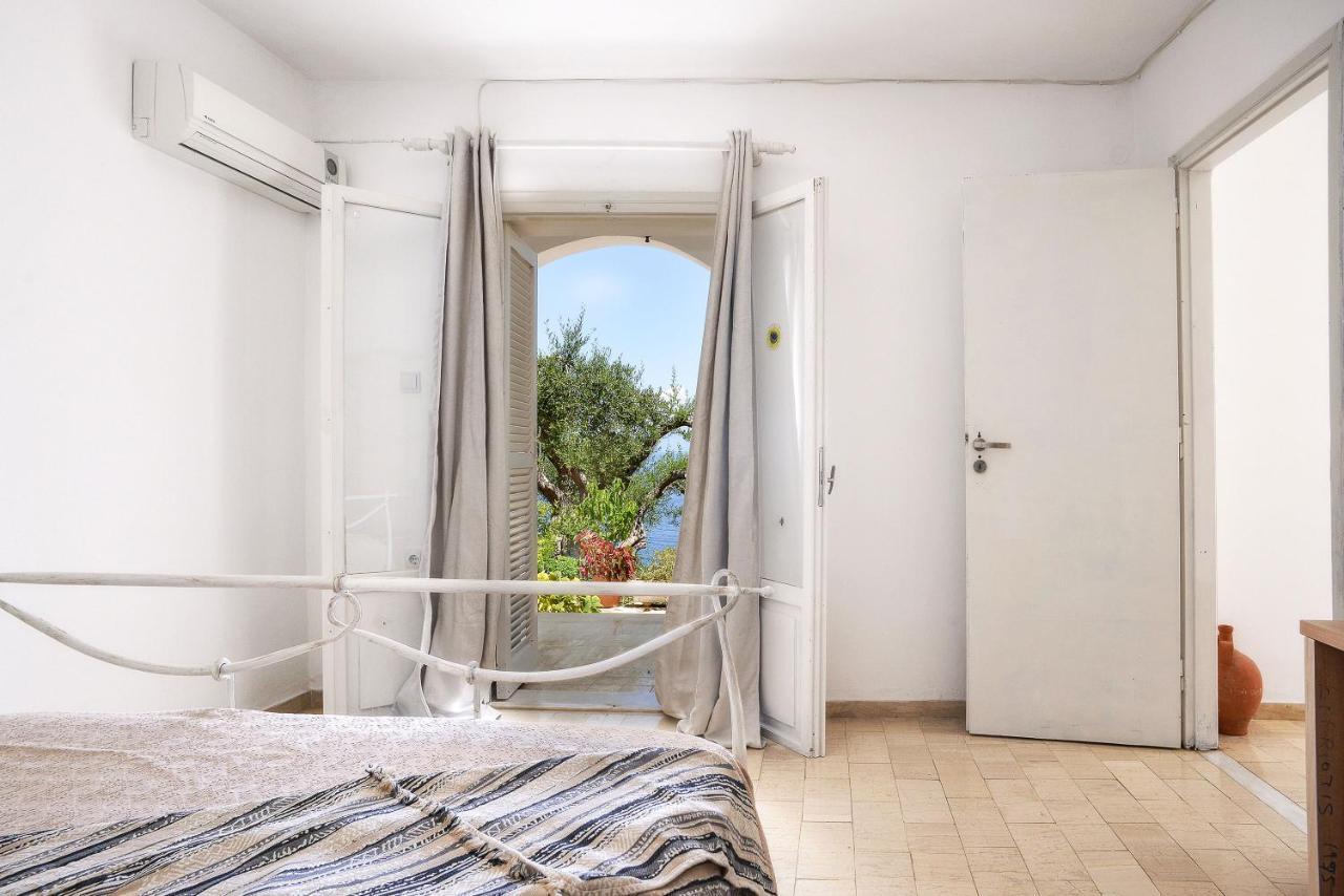 New! Paxoswhite Sea View Apartments & Studios! Gaios Eksteriør billede