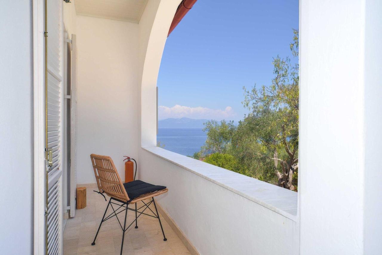 New! Paxoswhite Sea View Apartments & Studios! Gaios Eksteriør billede