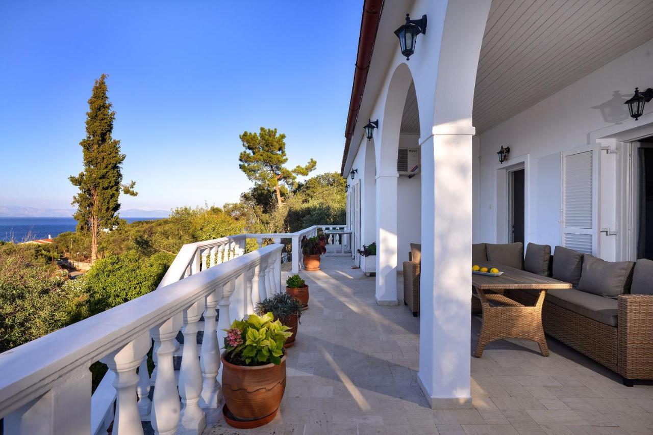 New! Paxoswhite Sea View Apartments & Studios! Gaios Eksteriør billede
