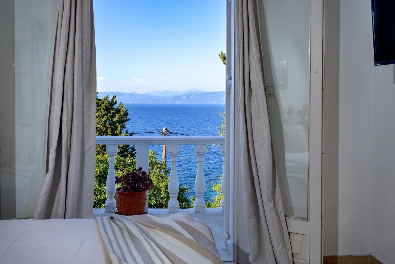 New! Paxoswhite Sea View Apartments & Studios! Gaios Eksteriør billede